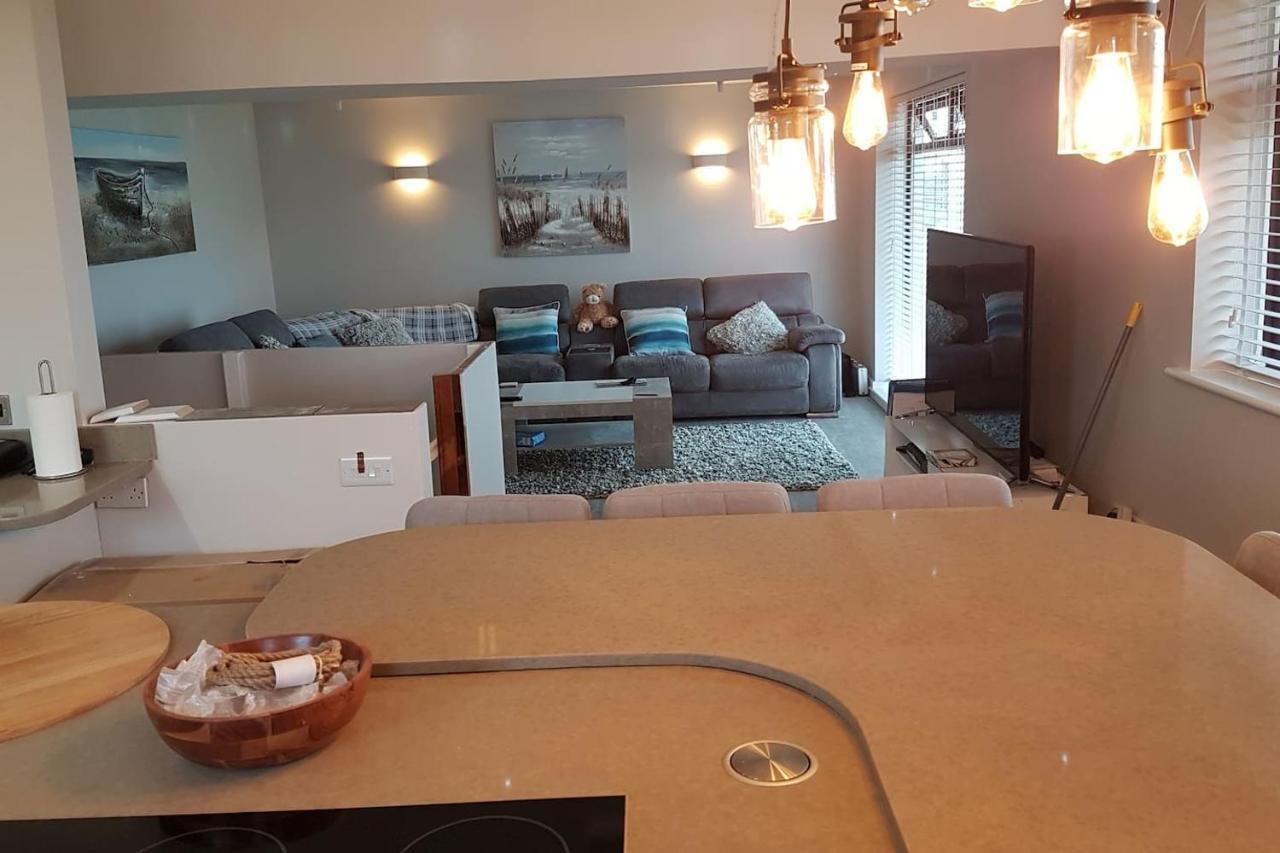 3 Bedroom Deganwy Sea View Beach House Ll31 ภายนอก รูปภาพ